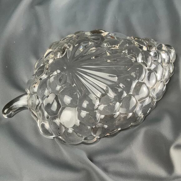 Vintage Clear Pressed Glass Grape Leaf Dish | Candy Nut Trinket Bowl 7" - Picture 4 of 7